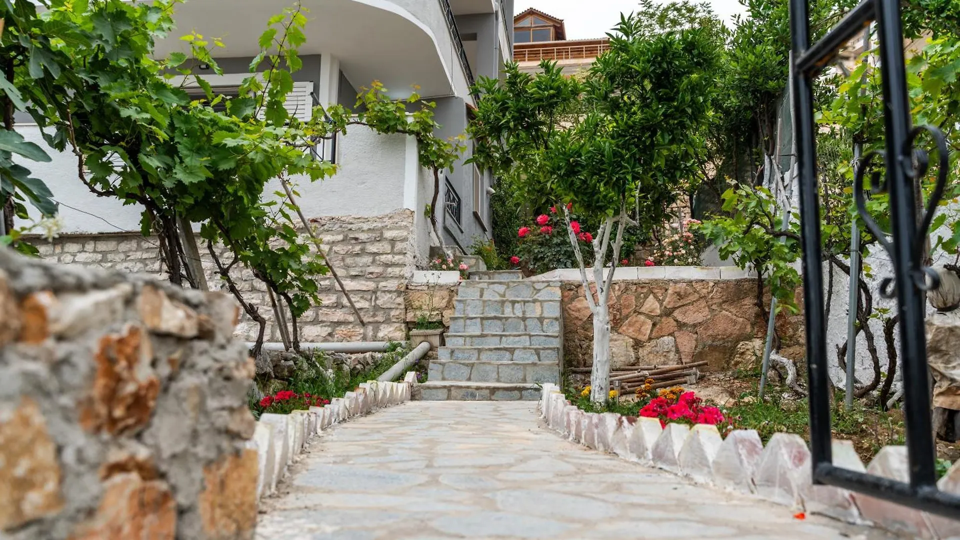 A&V Apartments Sarande